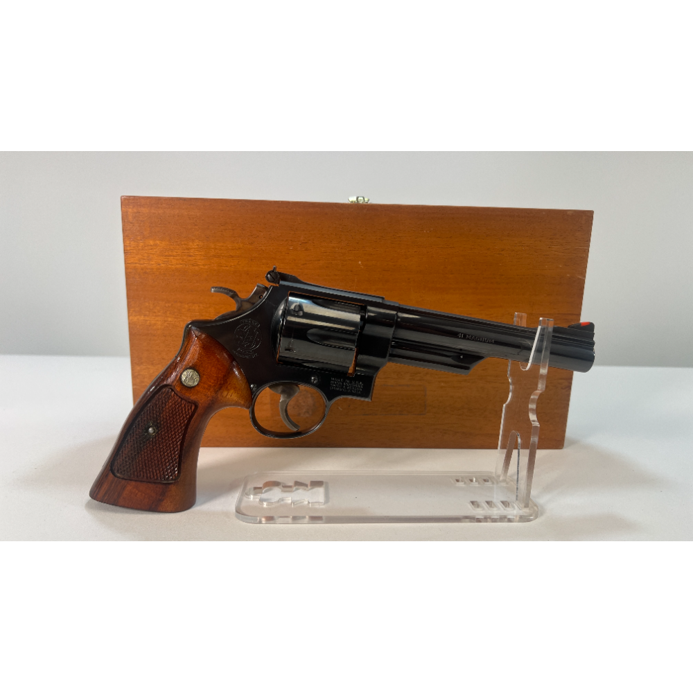 Smith  Wesson 57  Revolver - .41 Mag - w/ Presentation Case thumbnail
